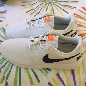 Nike Shoes - New White leather Nike Roshe Nike Shoes - New White leather Nike Roshe